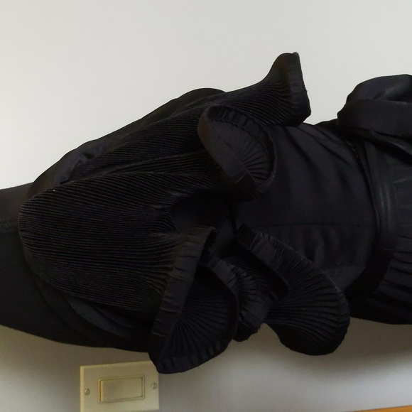 BCBG Maxazria Gown - Picture 5 of 15